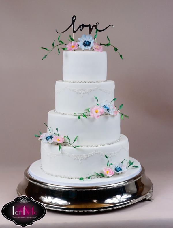 Tort weselny z kwiatami z papieru jadalnego